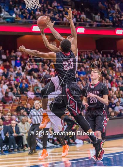 Thumbnail 3 in Valley Regional vs. Sacred Heart (CIAC Class S Final) photogallery.