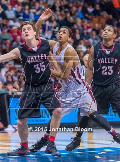 Thumbnail 3 in Valley Regional vs. Sacred Heart (CIAC Class S Final) photogallery.