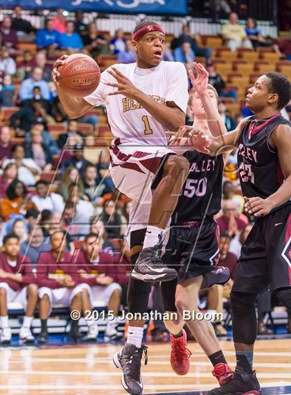 Thumbnail 2 in Valley Regional vs. Sacred Heart (CIAC Class S Final) photogallery.