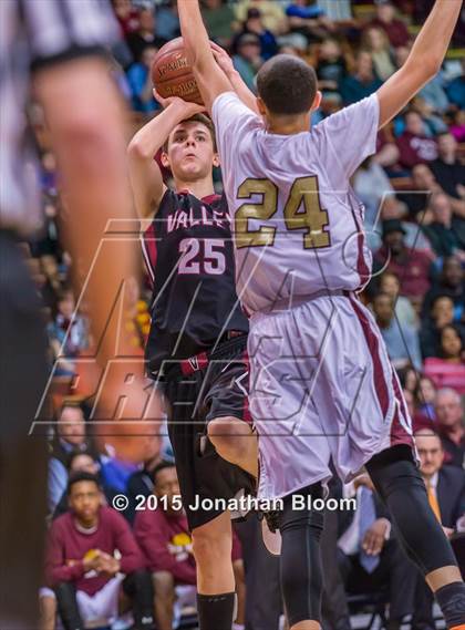 Thumbnail 2 in Valley Regional vs. Sacred Heart (CIAC Class S Final) photogallery.