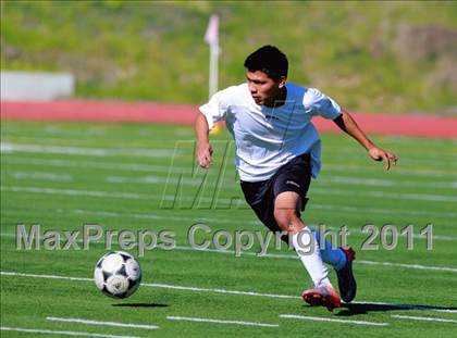 Thumbnail 1 in Point Loma vs. Hoover (San Diego City Tournament) photogallery.