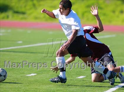 Thumbnail 3 in Point Loma vs. Hoover (San Diego City Tournament) photogallery.