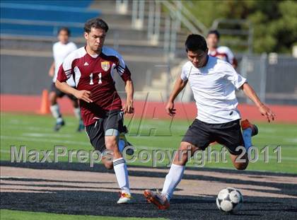 Thumbnail 3 in Point Loma vs. Hoover (San Diego City Tournament) photogallery.
