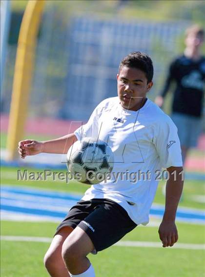 Thumbnail 2 in Point Loma vs. Hoover (San Diego City Tournament) photogallery.