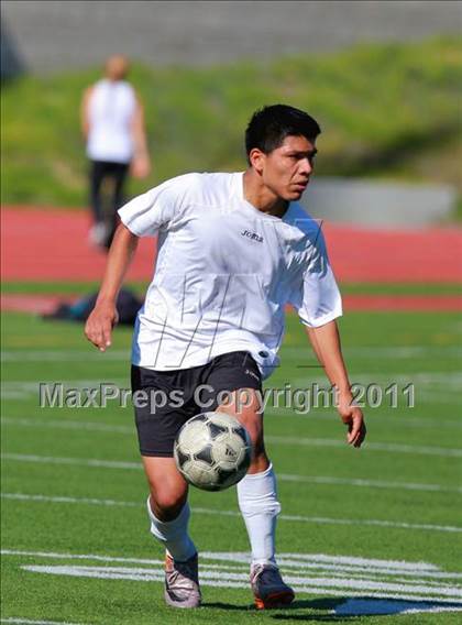Thumbnail 1 in Point Loma vs. Hoover (San Diego City Tournament) photogallery.