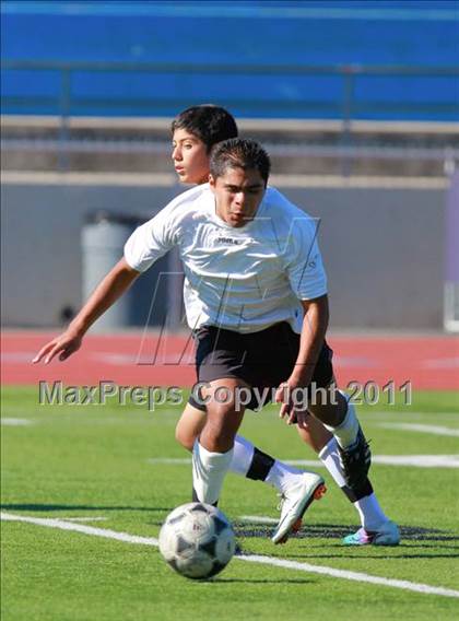Thumbnail 1 in Point Loma vs. Hoover (San Diego City Tournament) photogallery.
