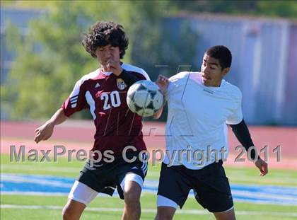 Thumbnail 2 in Point Loma vs. Hoover (San Diego City Tournament) photogallery.