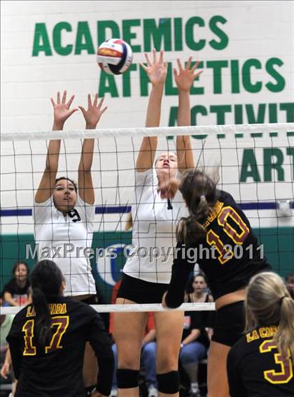 Thumbnail 3 in Redlands East Valley vs. La Canada (Durango Fall Classic) photogallery.
