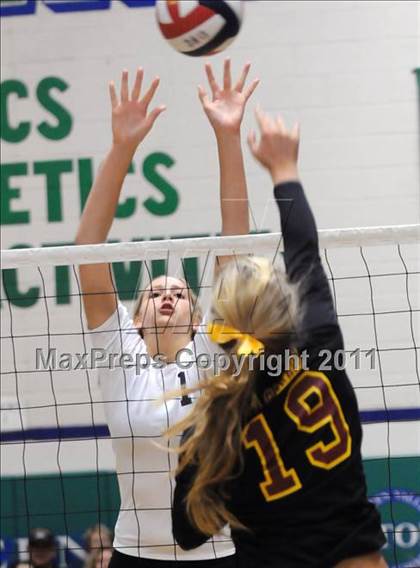 Thumbnail 2 in Redlands East Valley vs. La Canada (Durango Fall Classic) photogallery.