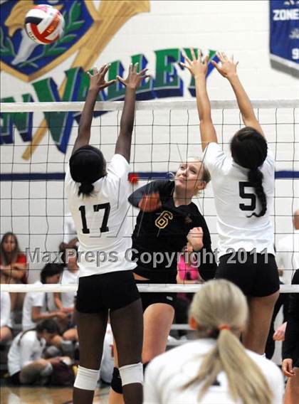 Thumbnail 1 in Redlands East Valley vs. La Canada (Durango Fall Classic) photogallery.