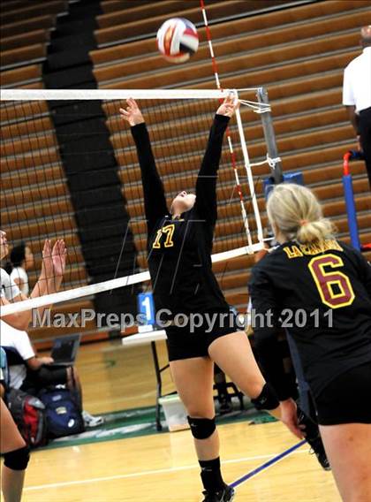 Thumbnail 2 in Redlands East Valley vs. La Canada (Durango Fall Classic) photogallery.
