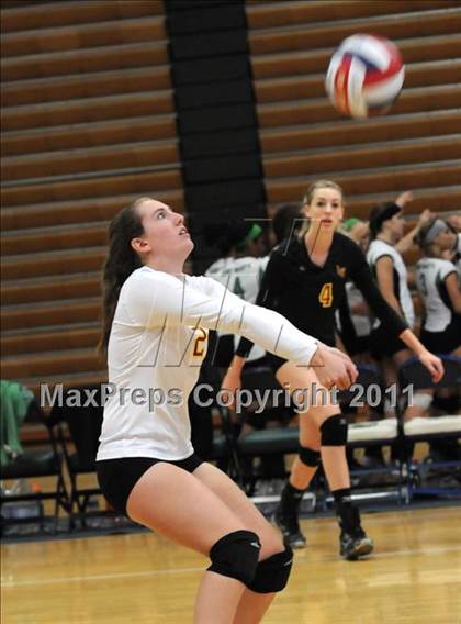 Thumbnail 3 in Redlands East Valley vs. La Canada (Durango Fall Classic) photogallery.