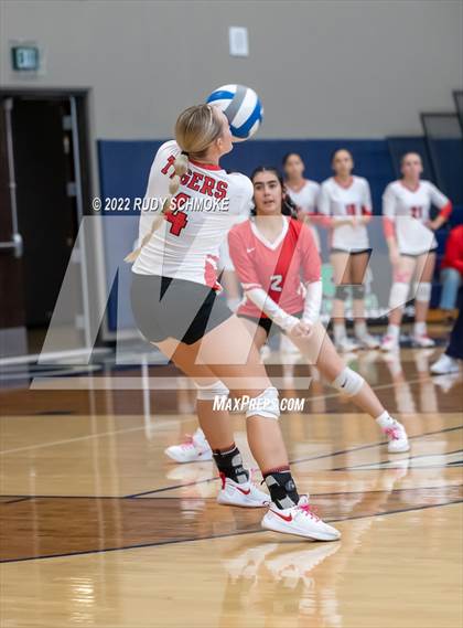 Thumbnail 2 in Imperial vs. Horizon Prep (CIF SDS D4 volleyball finals) photogallery.