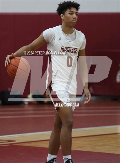 Thumbnail 1 in Hudson vs Newburyport (MIAA Division 3 Round of 32) photogallery.