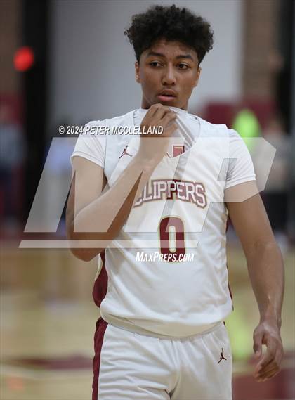 Thumbnail 3 in Hudson vs Newburyport (MIAA Division 3 Round of 32) photogallery.