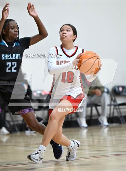 Thumbnail 3 in Sheldon vs. Fowler (Sac Adventist Holiday Invitational) photogallery.