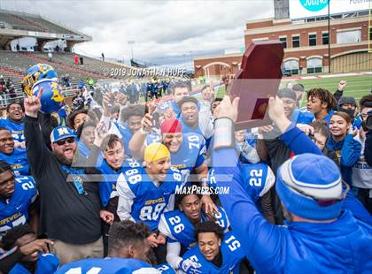 Thumbnail 3 in Lord Botetourt vs. Hopewell (VHSL Class 3 Final) photogallery.
