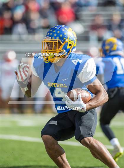 Thumbnail 2 in Lord Botetourt vs. Hopewell (VHSL Class 3 Final) photogallery.