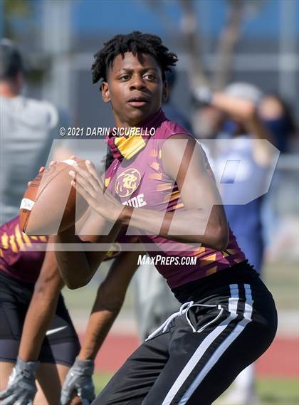 Thumbnail 3 in Thunderbird vs Mountain Pointe (Cactus Duel Out West 7-on-7 Tournament) photogallery.