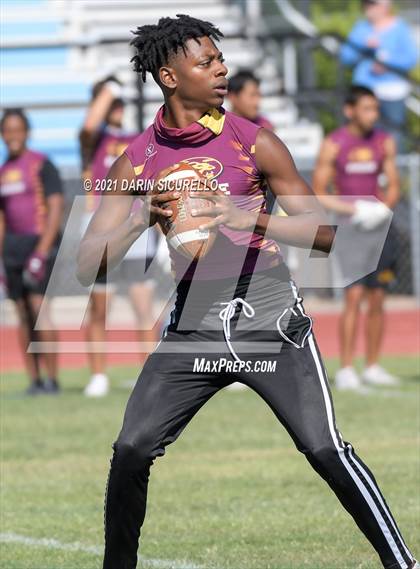 Thumbnail 3 in Thunderbird vs Mountain Pointe (Cactus Duel Out West 7-on-7 Tournament) photogallery.