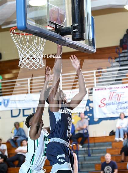 Thumbnail 3 in Georgetown Prep vs Roswell (Rotary Roundball Classic) photogallery.
