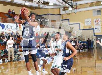 Thumbnail 2 in Georgetown Prep vs Roswell (Rotary Roundball Classic) photogallery.