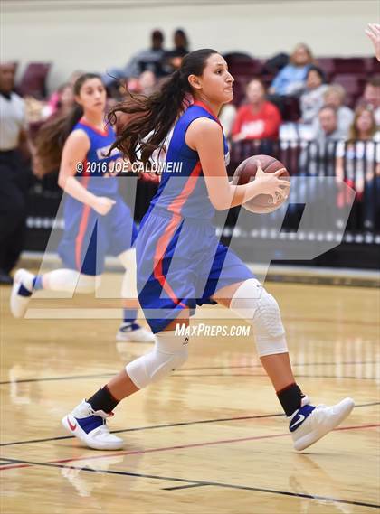 Thumbnail 3 in Antonian Prep vs Edinburg (NEISD Invitational) photogallery.