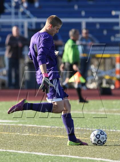 Thumbnail 1 in Cromwell vs Bolton (CIAC Class S Final) photogallery.