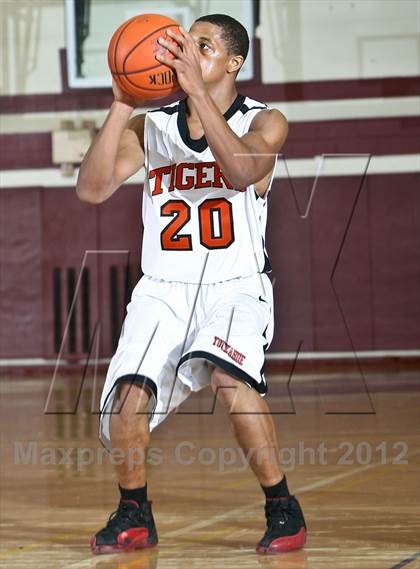 Thumbnail 3 in Tuckahoe vs Edgemont (Harrison Booster Club Tournament) photogallery.