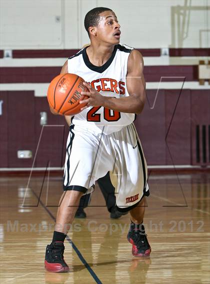 Thumbnail 3 in Tuckahoe vs Edgemont (Harrison Booster Club Tournament) photogallery.