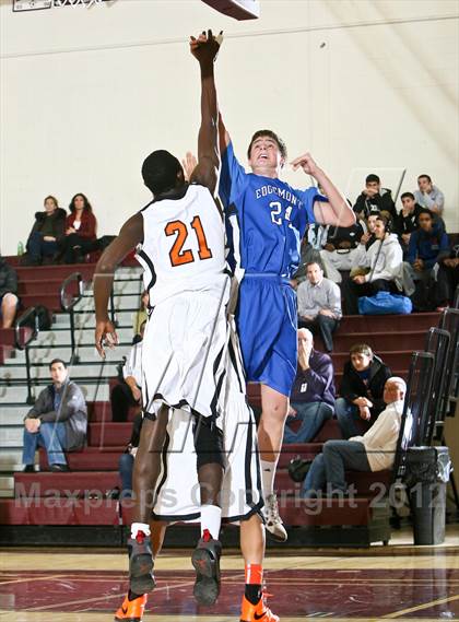 Thumbnail 3 in Tuckahoe vs Edgemont (Harrison Booster Club Tournament) photogallery.
