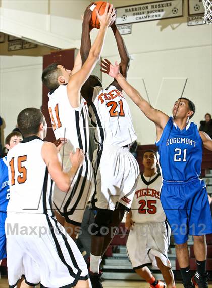 Thumbnail 2 in Tuckahoe vs Edgemont (Harrison Booster Club Tournament) photogallery.