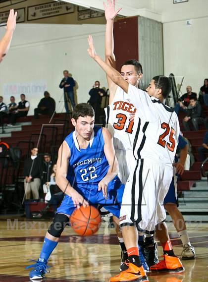 Thumbnail 3 in Tuckahoe vs Edgemont (Harrison Booster Club Tournament) photogallery.