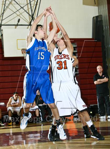 Thumbnail 1 in Tuckahoe vs Edgemont (Harrison Booster Club Tournament) photogallery.