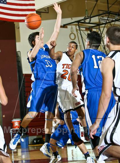 Thumbnail 3 in Tuckahoe vs Edgemont (Harrison Booster Club Tournament) photogallery.