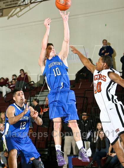 Thumbnail 1 in Tuckahoe vs Edgemont (Harrison Booster Club Tournament) photogallery.