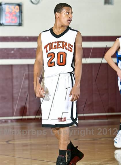 Thumbnail 1 in Tuckahoe vs Edgemont (Harrison Booster Club Tournament) photogallery.