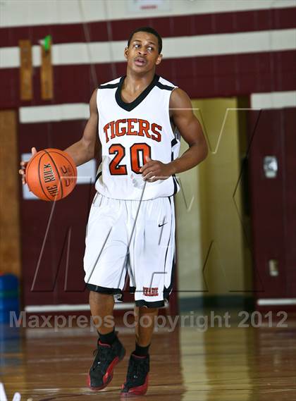 Thumbnail 2 in Tuckahoe vs Edgemont (Harrison Booster Club Tournament) photogallery.