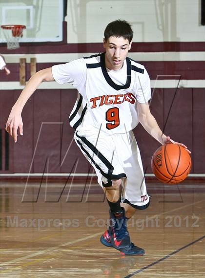 Thumbnail 2 in Tuckahoe vs Edgemont (Harrison Booster Club Tournament) photogallery.