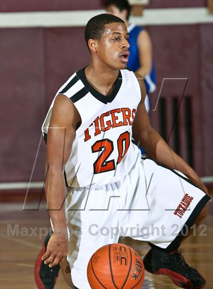 Thumbnail 3 in Tuckahoe vs Edgemont (Harrison Booster Club Tournament) photogallery.