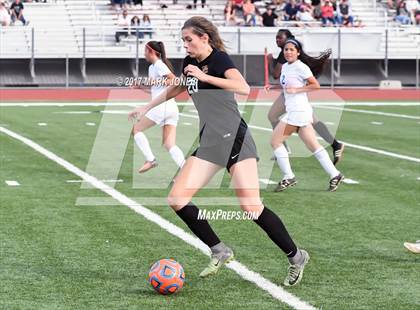 Thumbnail 2 in Salpointe Catholic vs. Thunderbird (AIA 4A Final) photogallery.