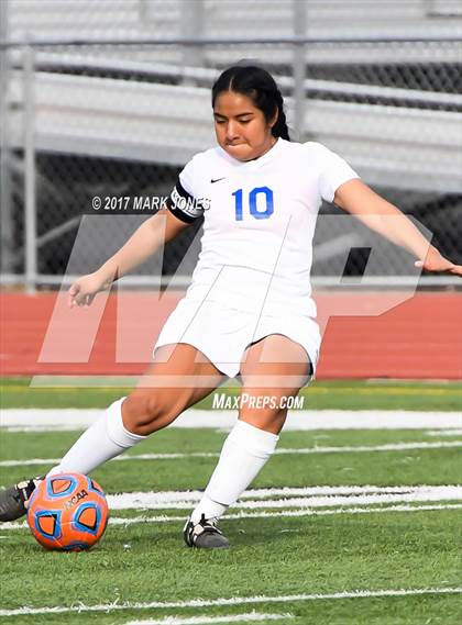 Thumbnail 2 in Salpointe Catholic vs. Thunderbird (AIA 4A Final) photogallery.
