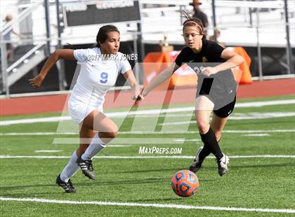 Thumbnail 1 in Salpointe Catholic vs. Thunderbird (AIA 4A Final) photogallery.