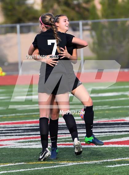 Thumbnail 3 in Salpointe Catholic vs. Thunderbird (AIA 4A Final) photogallery.