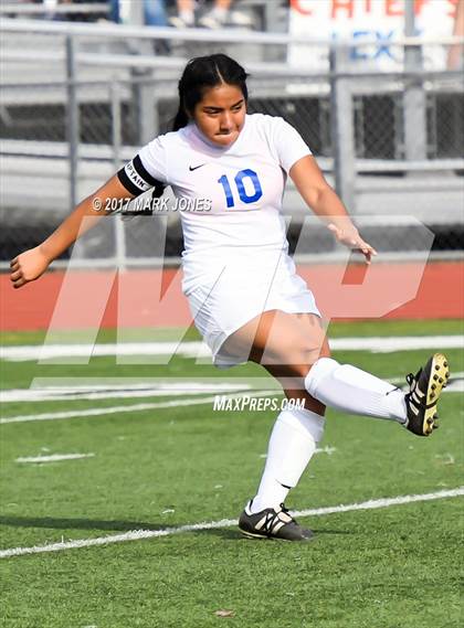 Thumbnail 2 in Salpointe Catholic vs. Thunderbird (AIA 4A Final) photogallery.