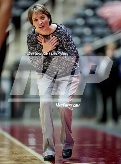 Thumbnail 2 in Liberty vs Midlothian (UIL 5A Regional Final) photogallery.