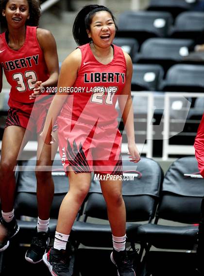 Thumbnail 3 in Liberty vs Midlothian (UIL 5A Regional Final) photogallery.