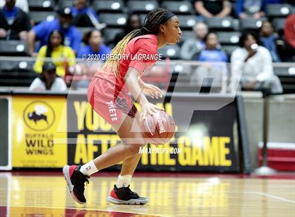 Thumbnail 1 in Liberty vs Midlothian (UIL 5A Regional Final) photogallery.
