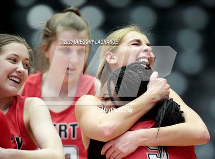 Thumbnail 2 in Liberty vs Midlothian (UIL 5A Regional Final) photogallery.