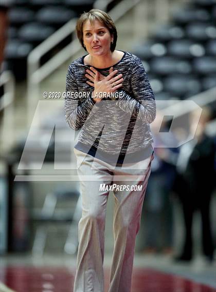 Thumbnail 1 in Liberty vs Midlothian (UIL 5A Regional Final) photogallery.